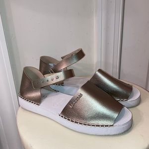 Havaianas Metallic Sandals - Bronze and White